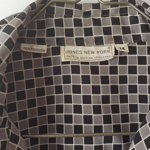 Blouse with removable tie